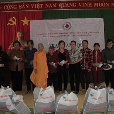 Ban từ thiện xã hội GHPG Việt Nam tỉnh Đồng Nai – Quan Âm Tu Viện, Tp. Biên Hòa đến thăm và trao quà cho các hộ nghèo và bà con dân tộc thiểu số tại xã Lộc Thiện, Lộc Ninh, Bình Phước